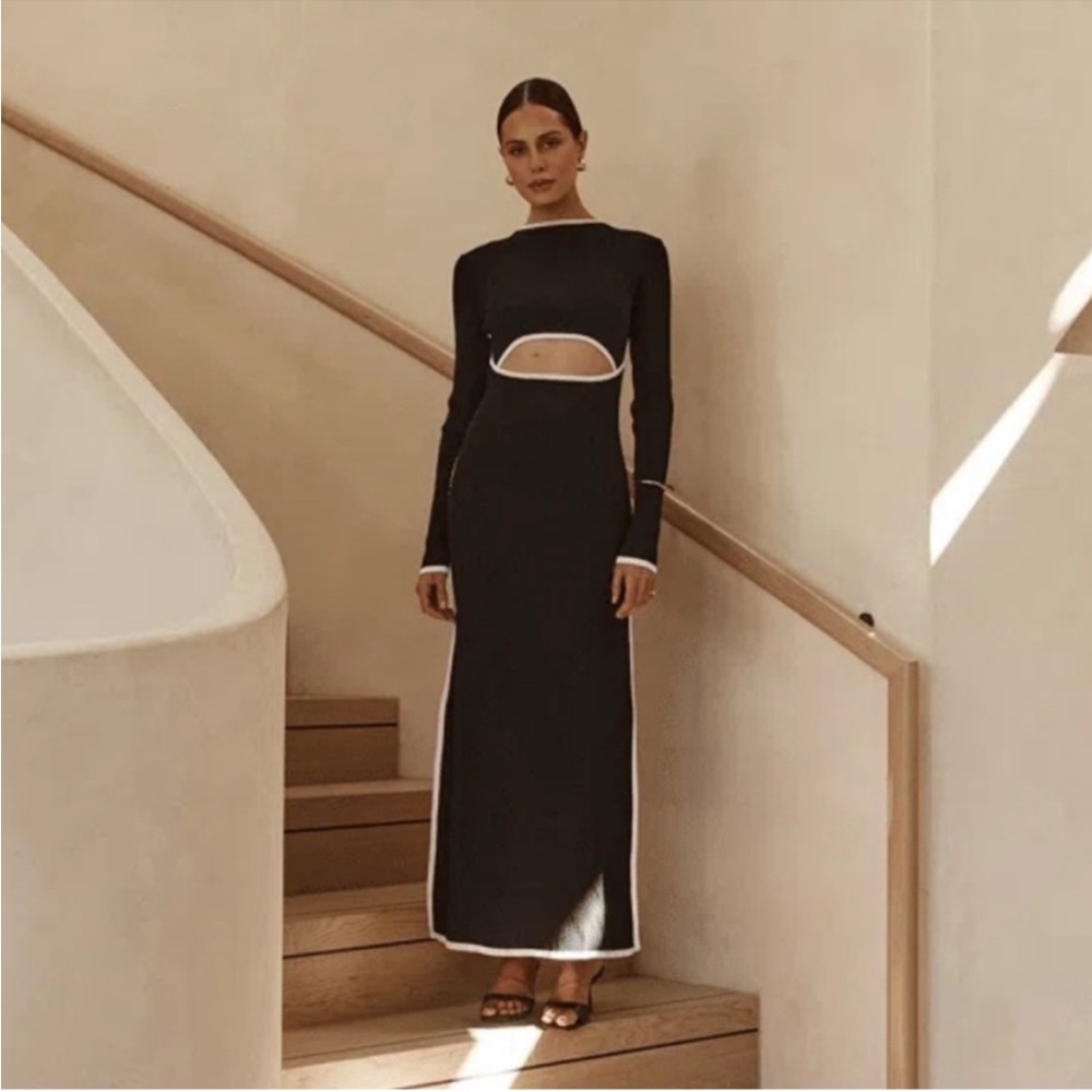 Like-new DISSH Binding Black Long Sleeve Knit Maxi  Dress Front Cut Out